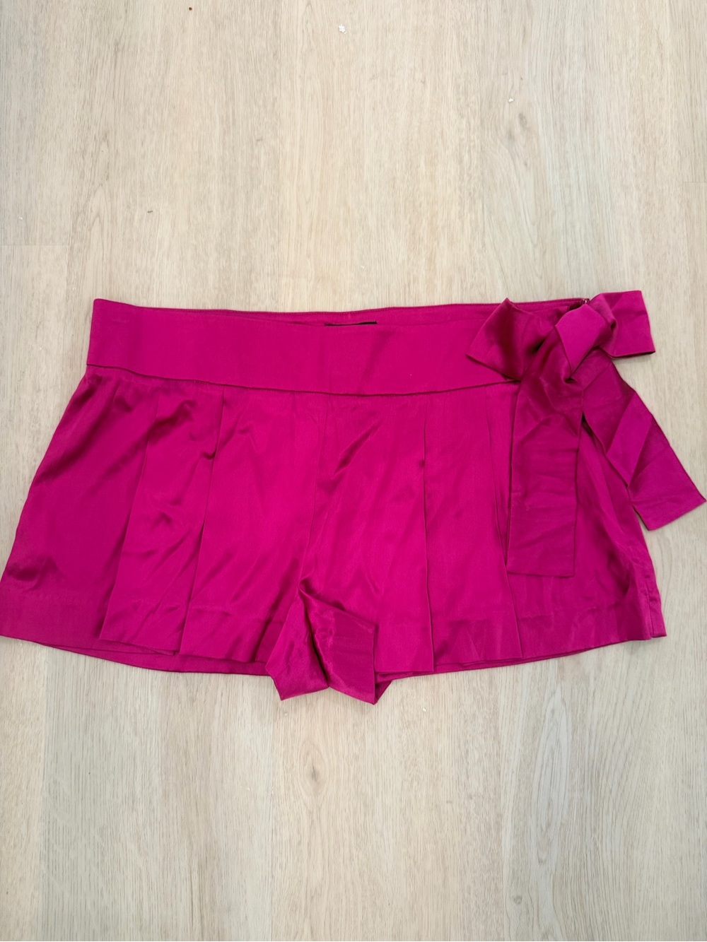 bebe Hot Pink satin Pleated Tie-Waist Skirt bow size medium